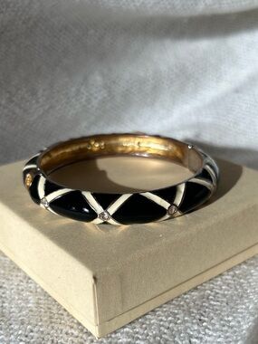 Elegant Black Enamel and Gold-Tone Bangle Bracelet